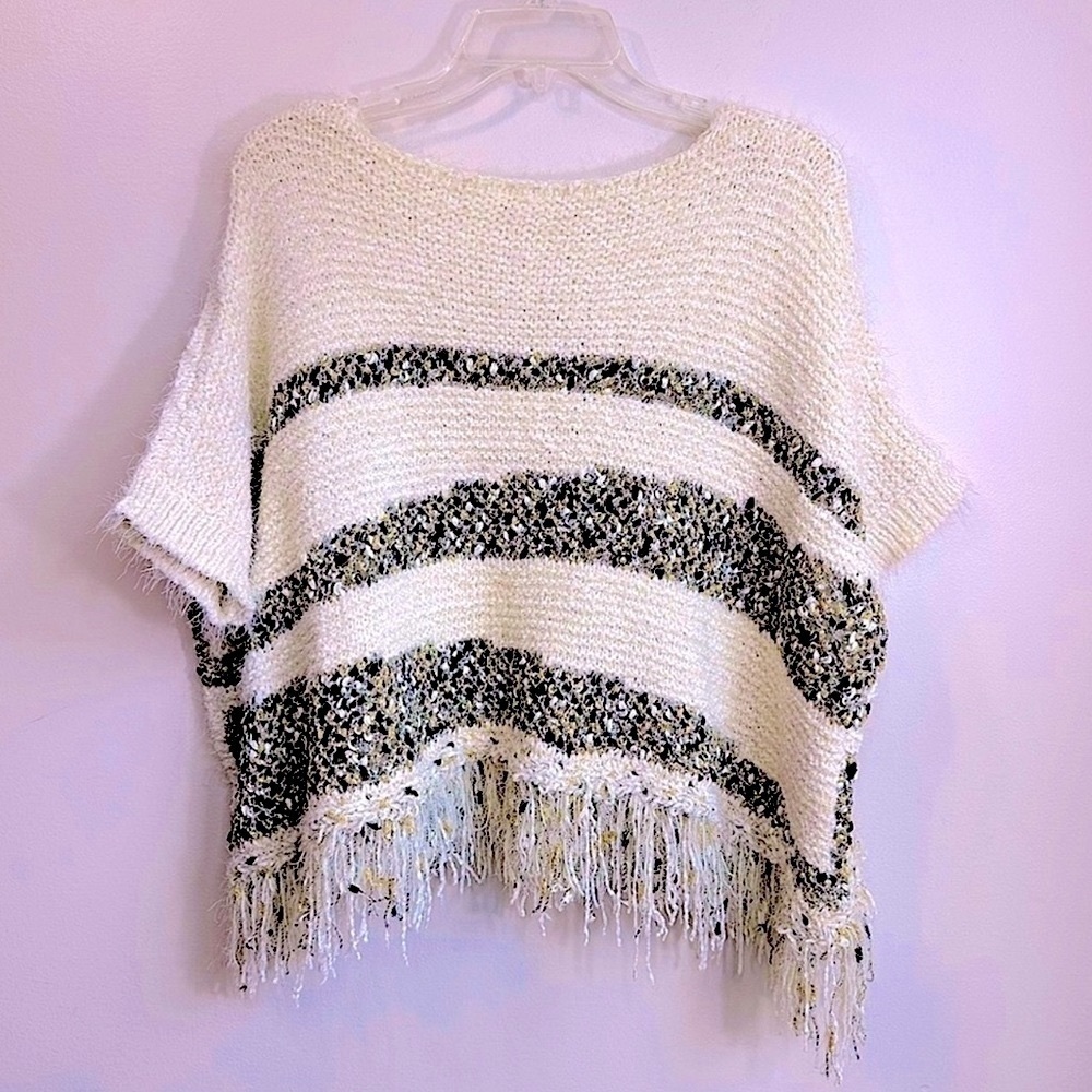 NWT Anthropologie Moth Crewneck Ivory with Metallic Thread Poncho Size Small - Picture 3 of 15